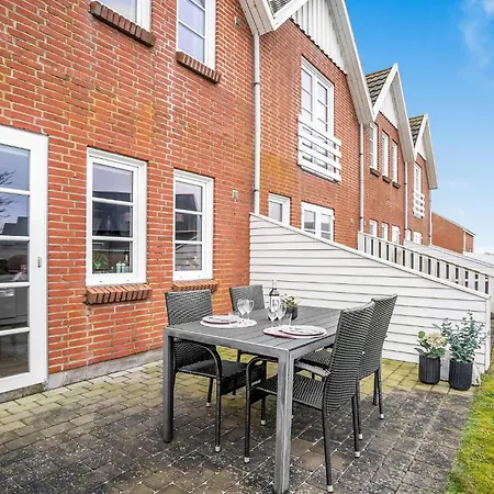 25 Apartment